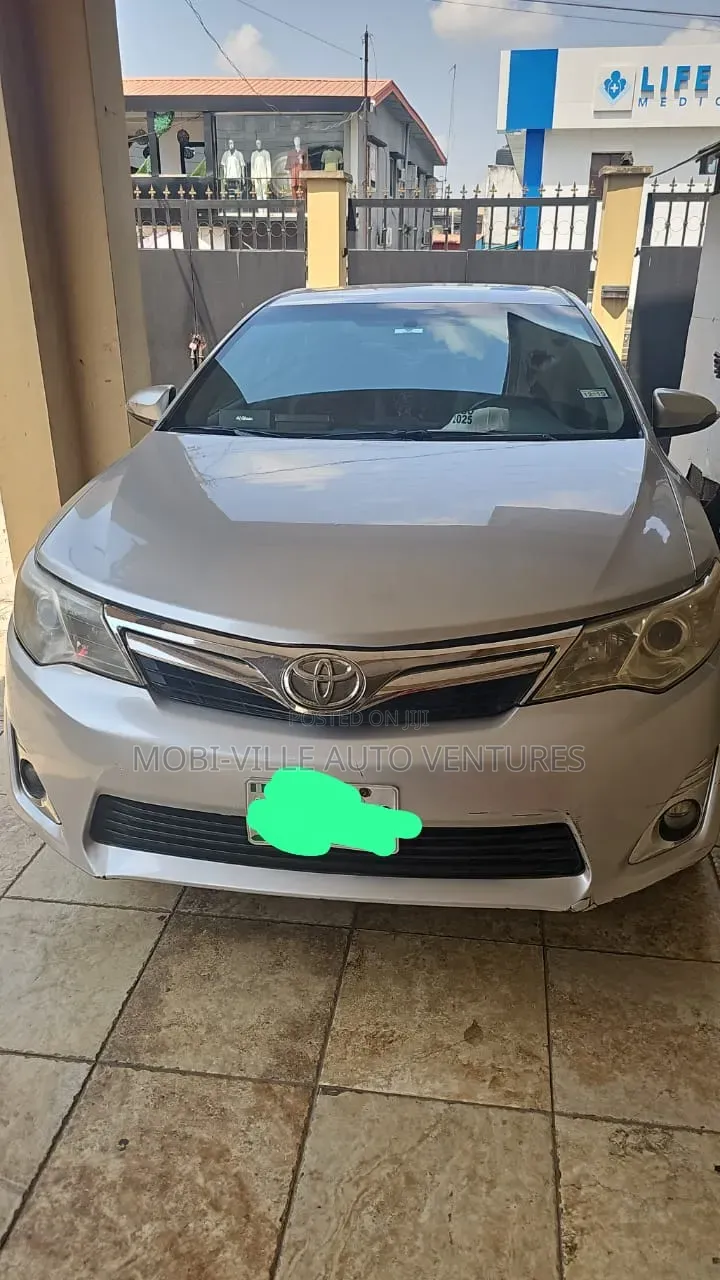 Toyota Camry LE 4dr Sedan (2.5L 4cyl 6A) 2014 Silver