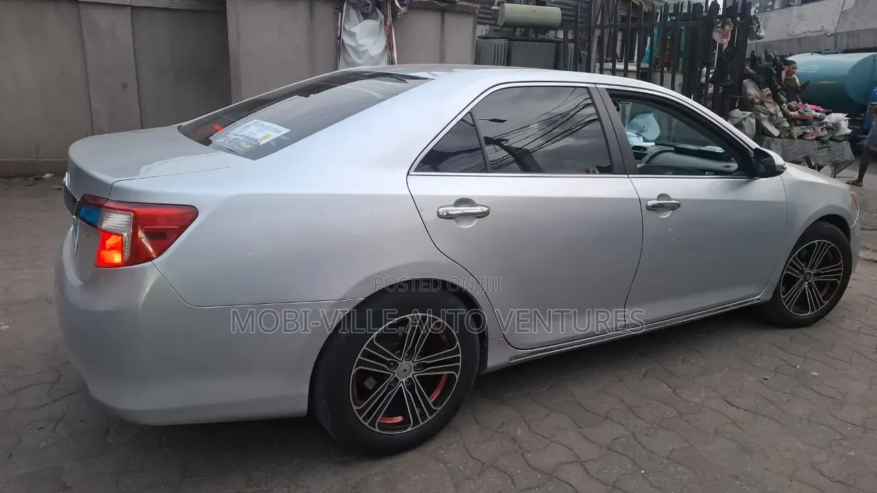 Toyota Camry LE 4dr Sedan (2.5L 4cyl 6A) 2014 Silver