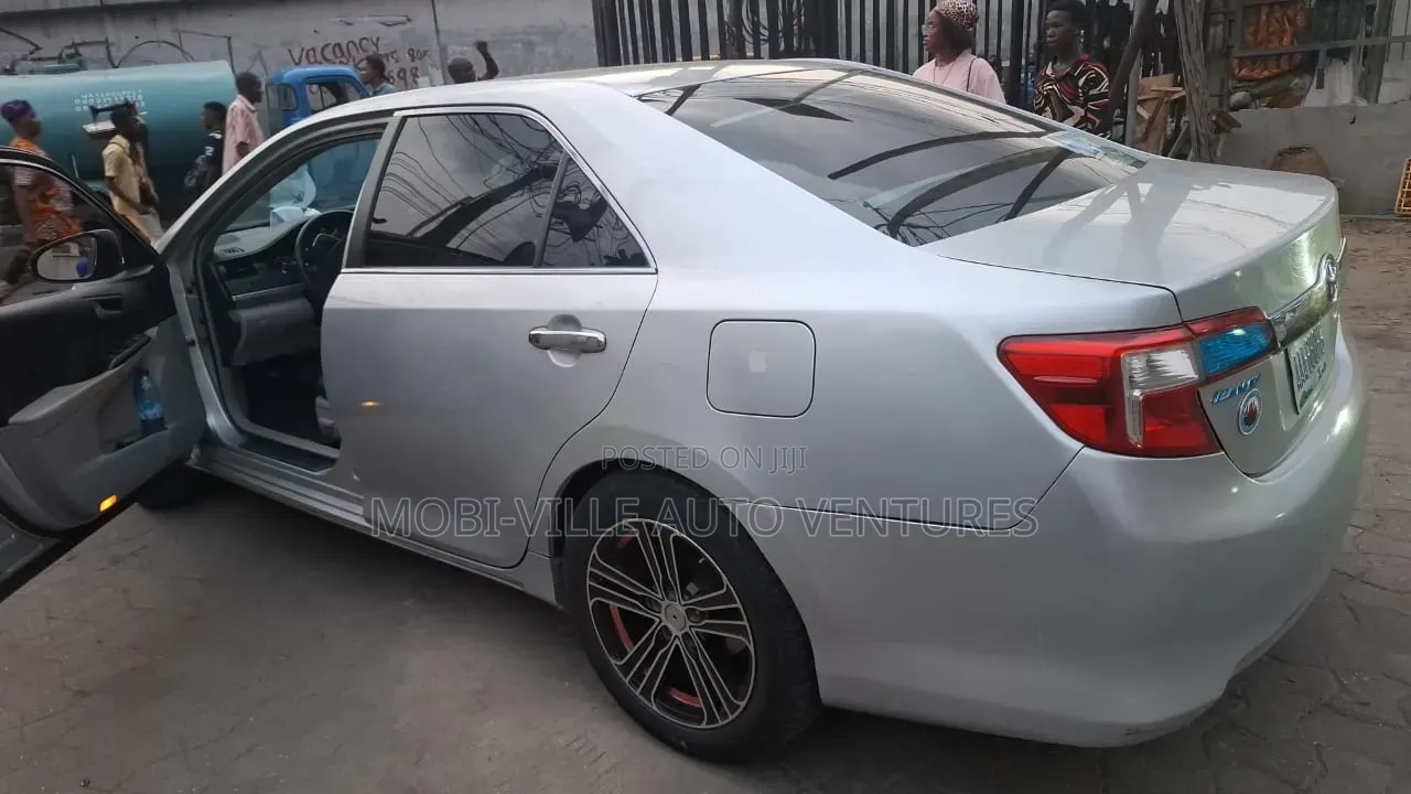 Toyota Camry LE 4dr Sedan (2.5L 4cyl 6A) 2014 Silver