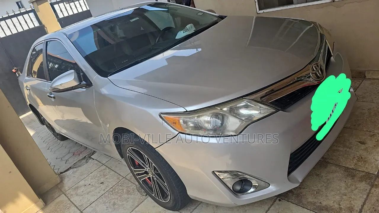 Toyota Camry LE 4dr Sedan (2.5L 4cyl 6A) 2014 Silver