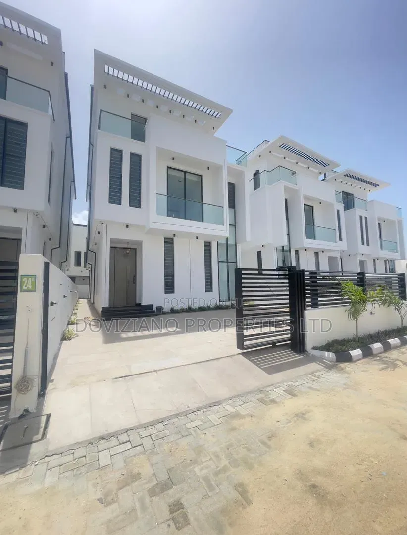 5bdrm Duplex in Chevron for sale