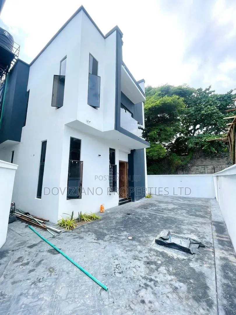 4bdrm Duplex in Chevron for sale