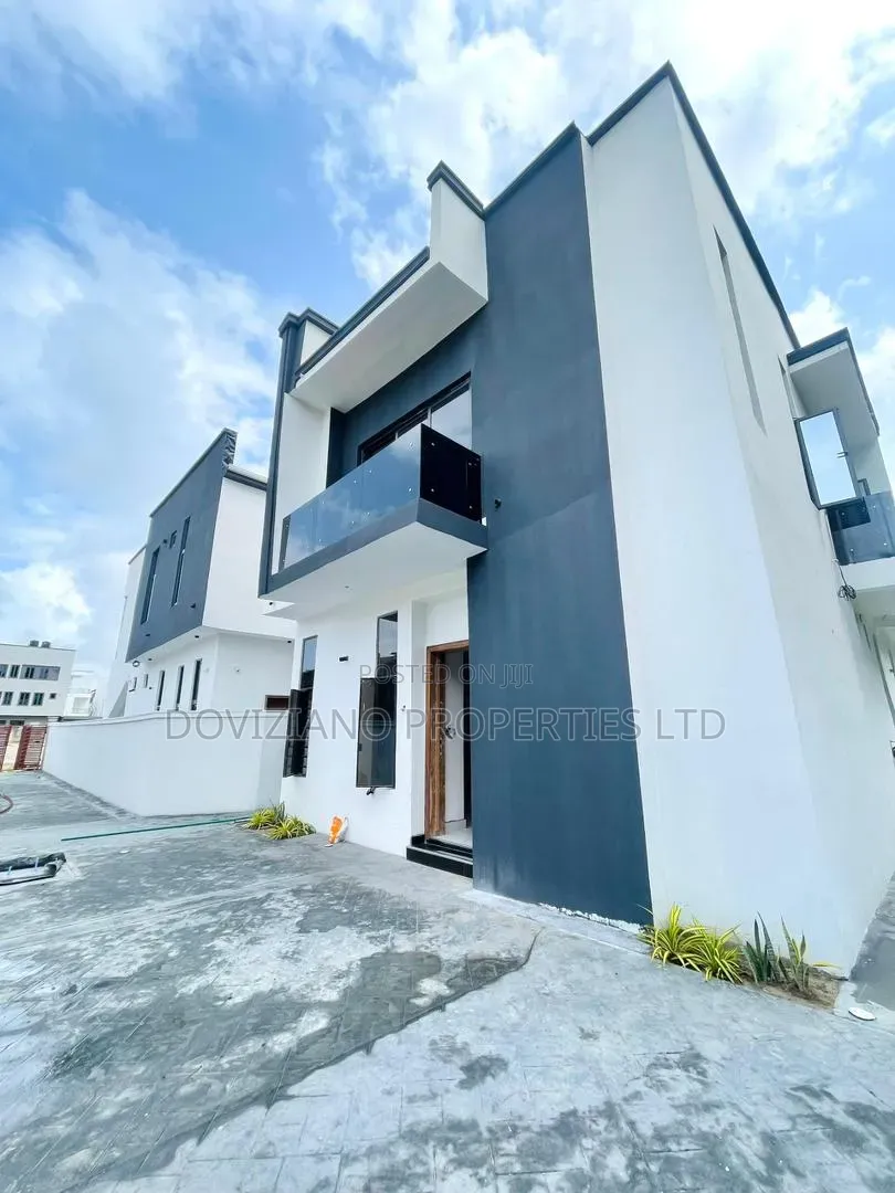 4bdrm Duplex in Chevron for sale