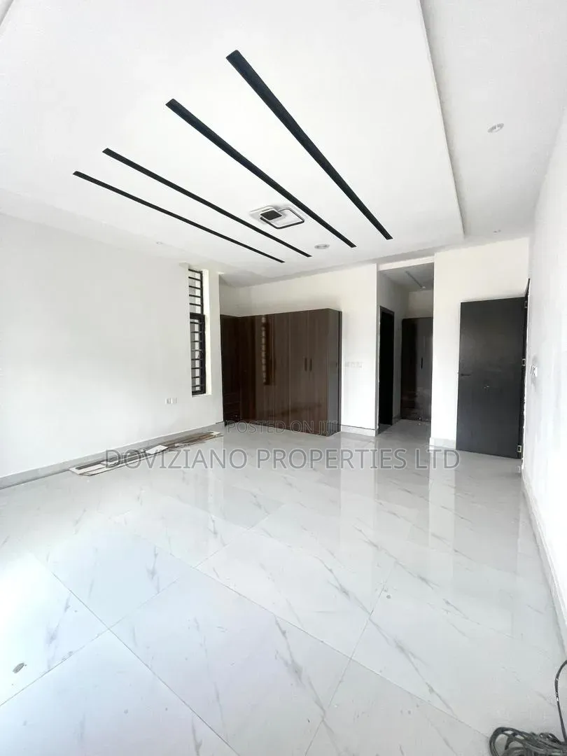 4bdrm Duplex in Chevron for sale