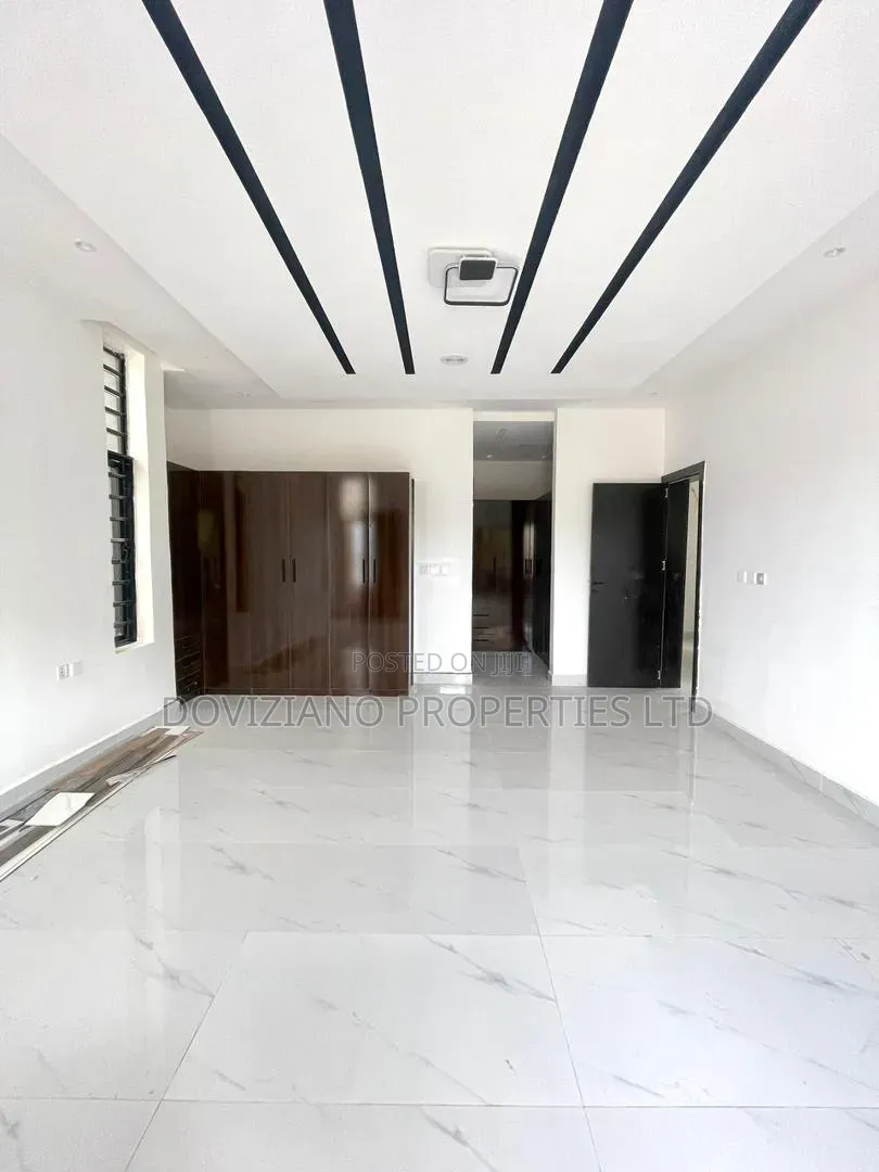 4bdrm Duplex in Chevron for sale