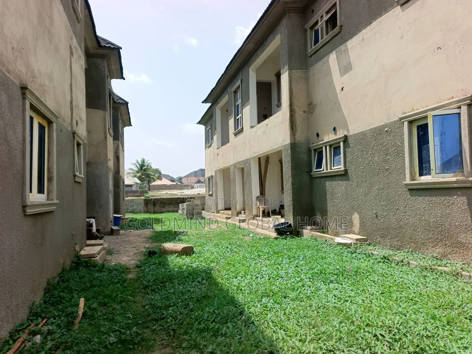 3bdrm Block of Flats in Goldmind Estate, FHA for sale