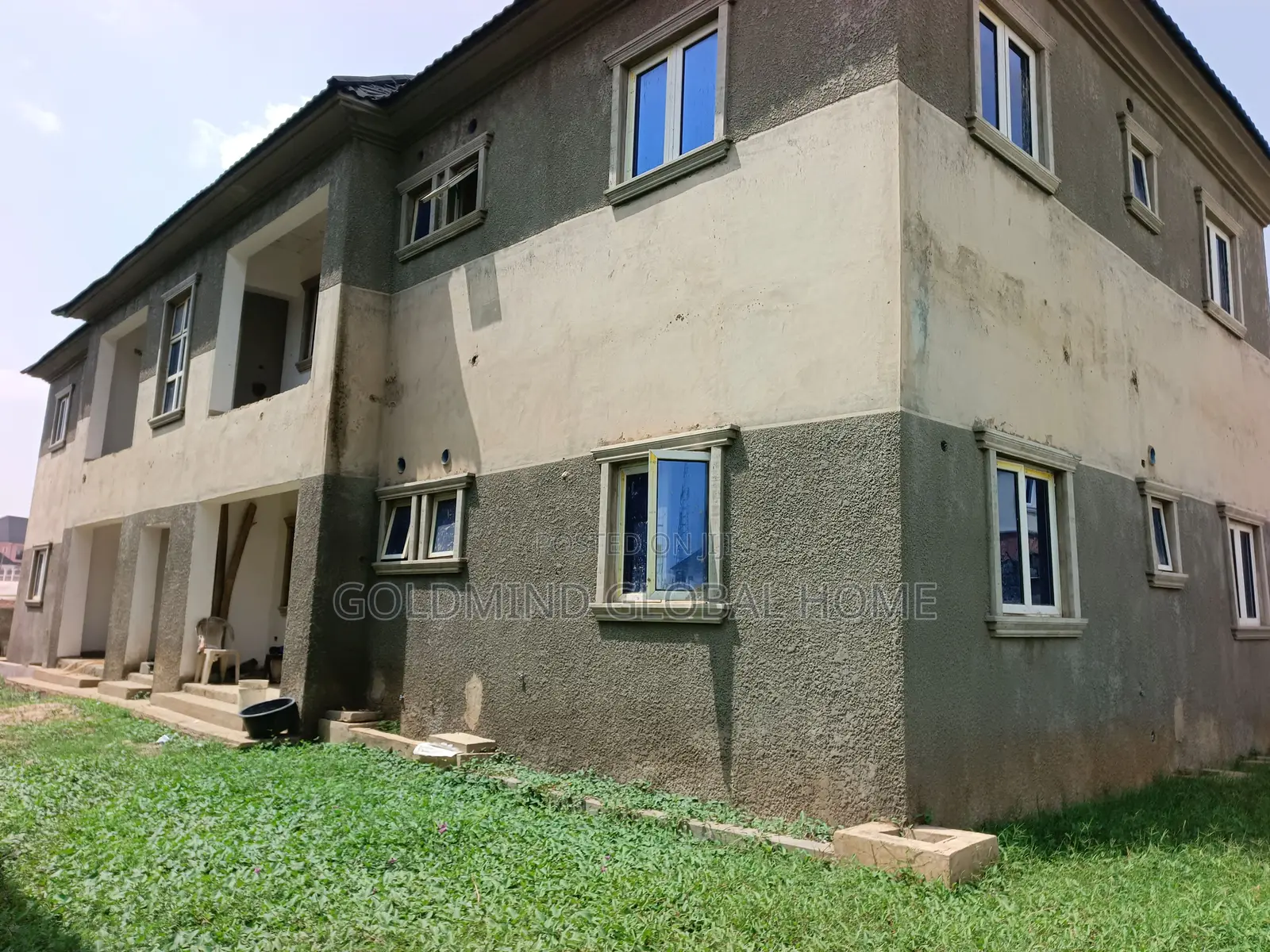 3bdrm Block of Flats in Goldmind Estate, FHA for sale
