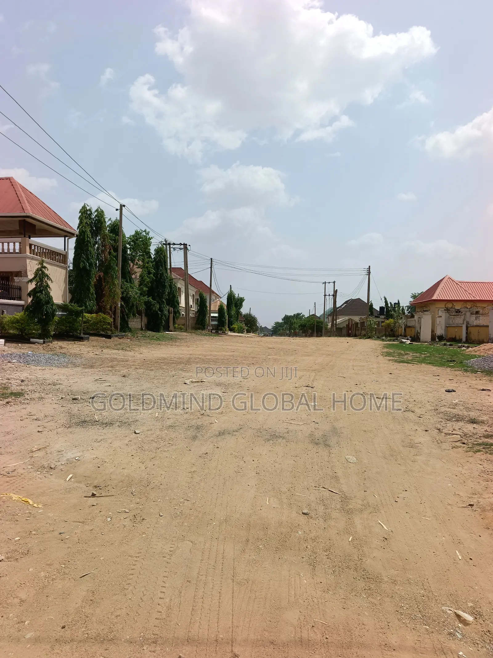 3bdrm Block of Flats in Goldmind Estate, FHA for sale