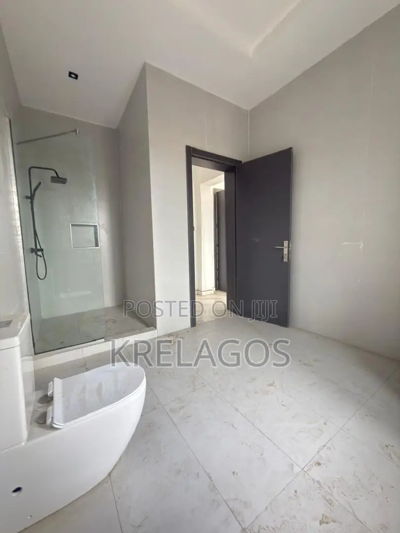 2bdrm Apartment in Igbo-efon for sale
