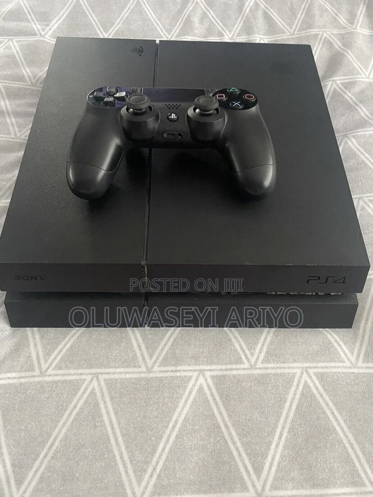 Barely Used Clean Ps4 With 1 Wireless Pad and 5 Games Installed