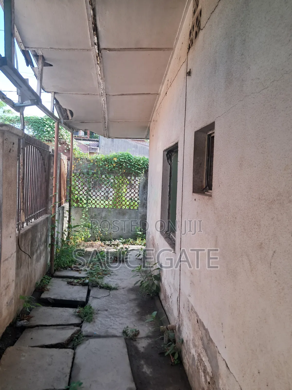 3bdrm Bungalow in Close 20 Satellite for sale
