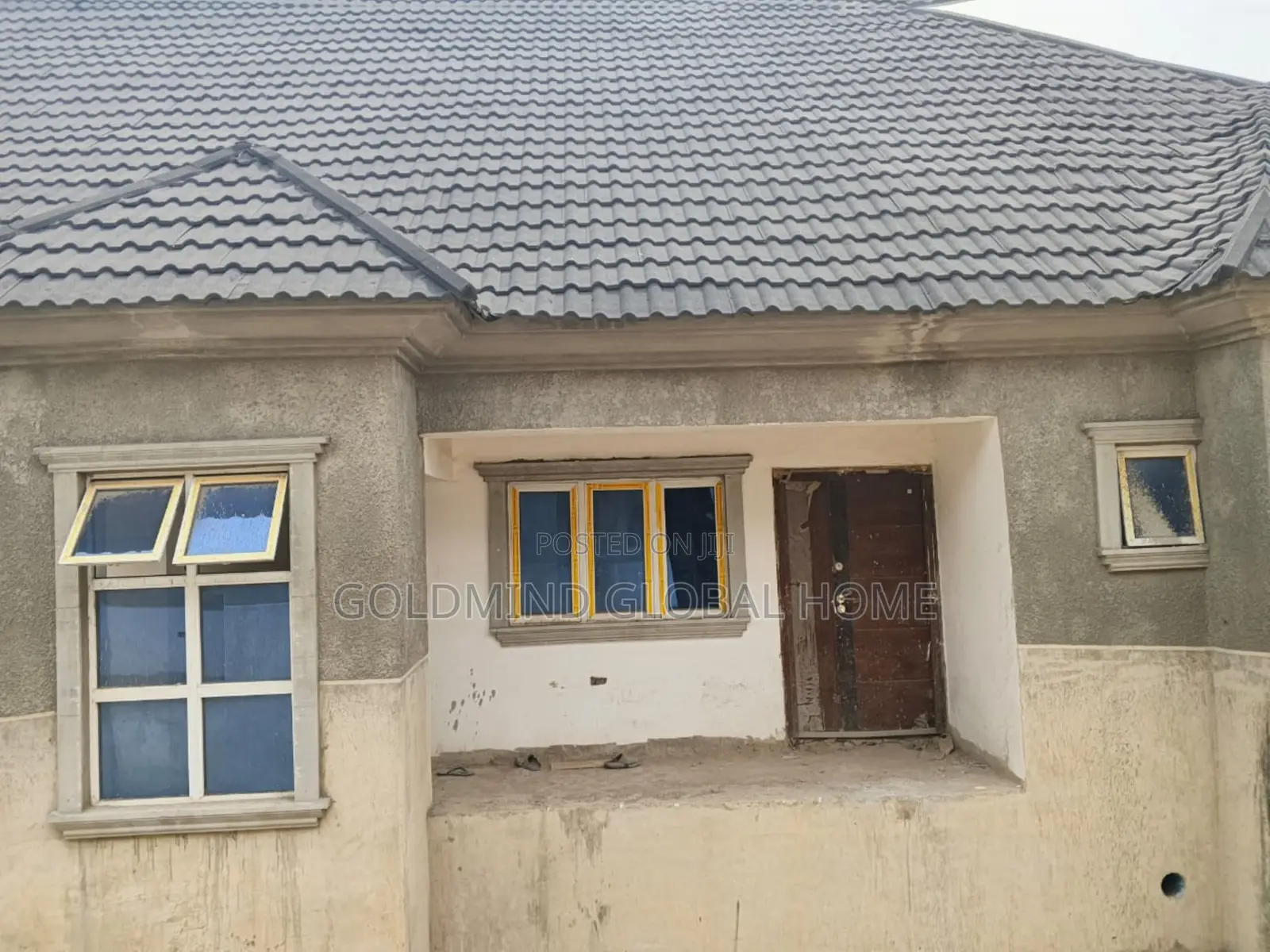 3bdrm Block of Flats in Lugbe, FHA for sale