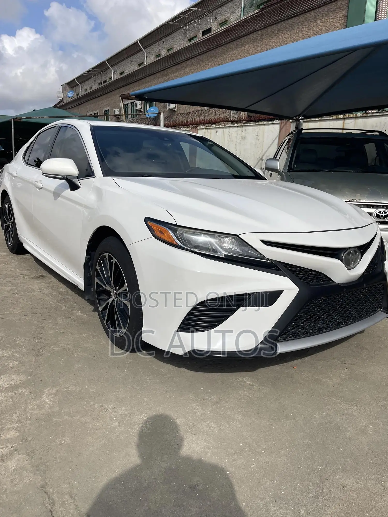 Toyota Camry SE 4dr Sedan (2.5L 4cyl 6A) 2017 White