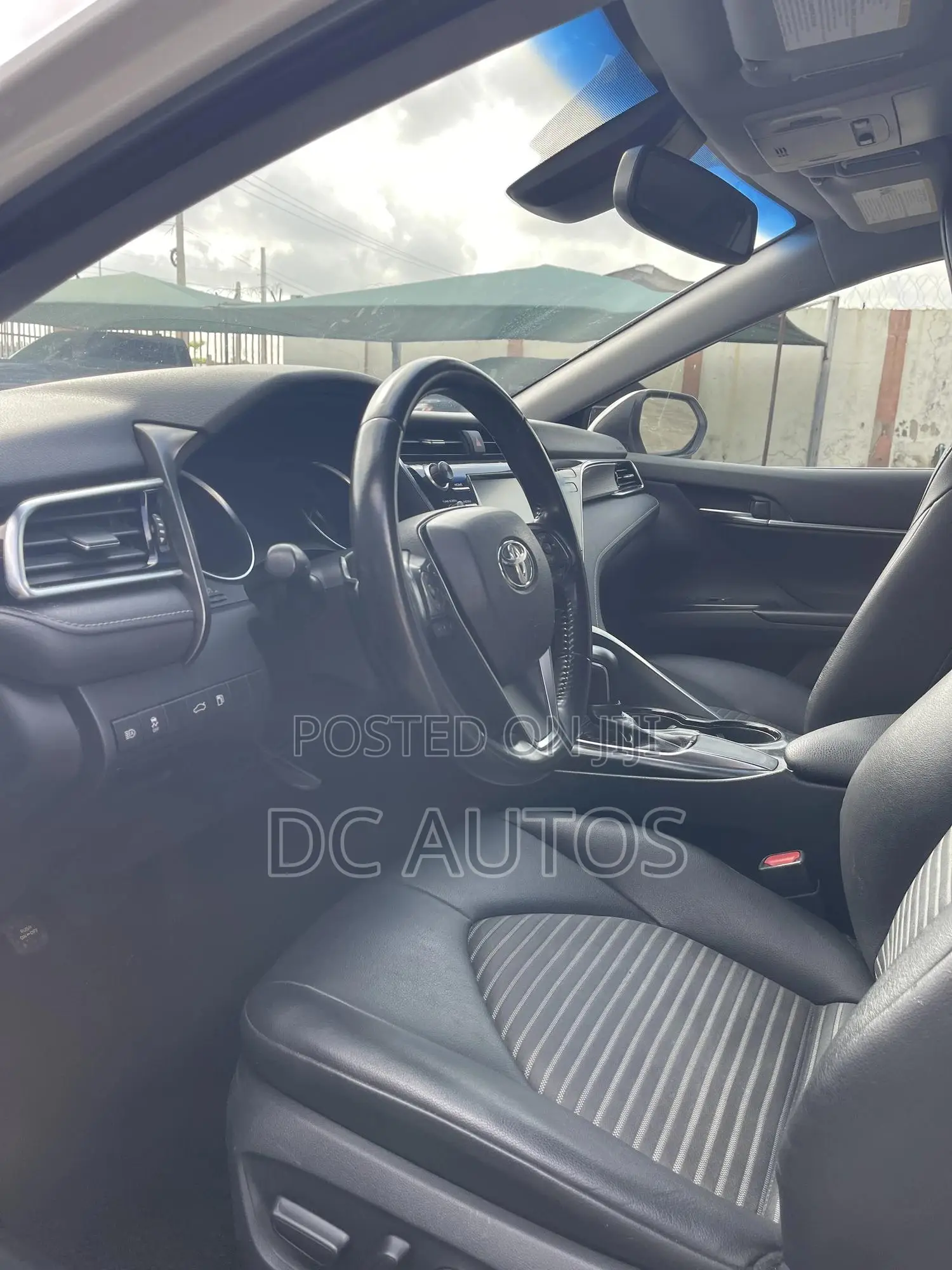 Toyota Camry SE 4dr Sedan (2.5L 4cyl 6A) 2017 White