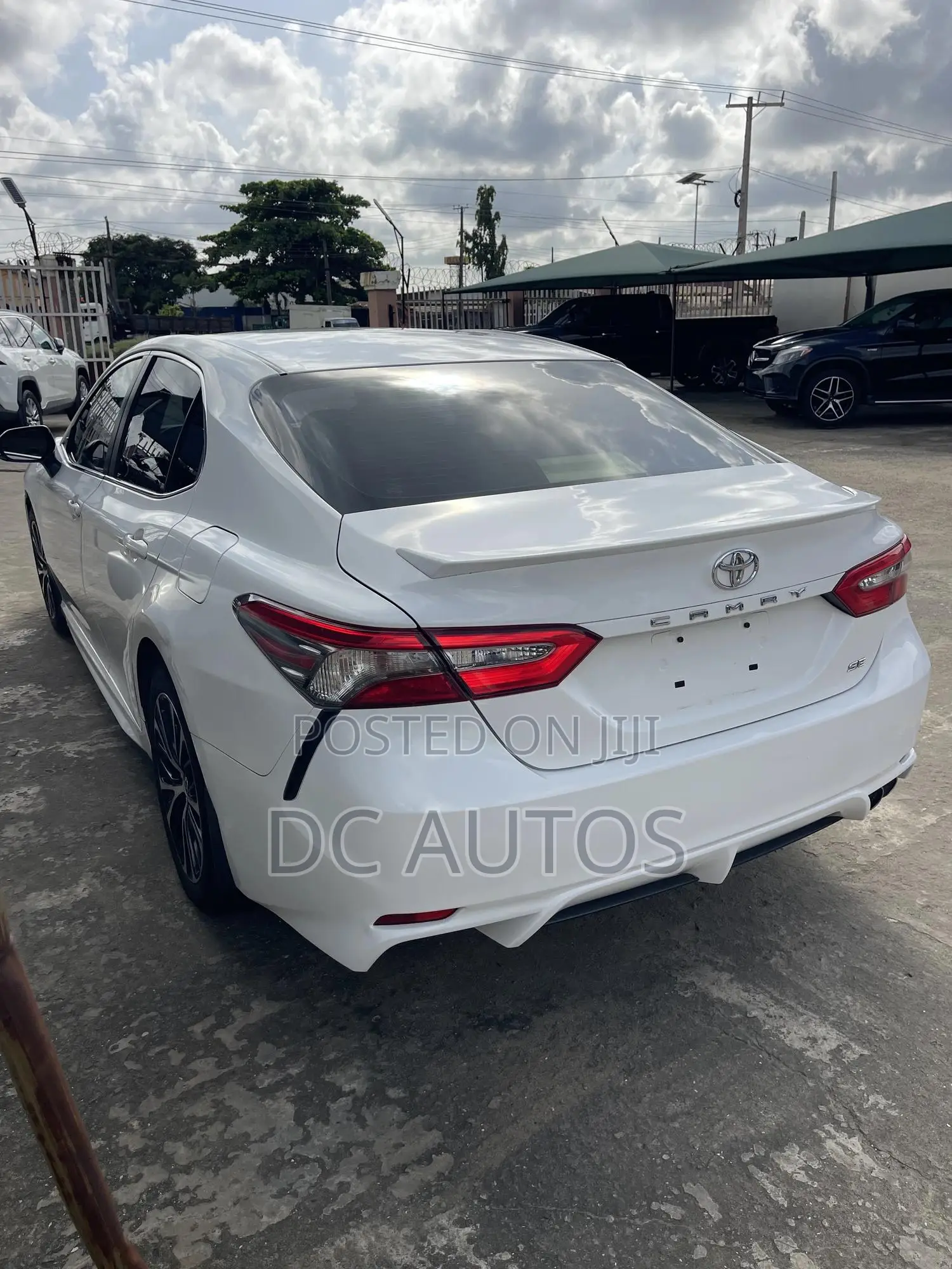 Toyota Camry SE 4dr Sedan (2.5L 4cyl 6A) 2017 White