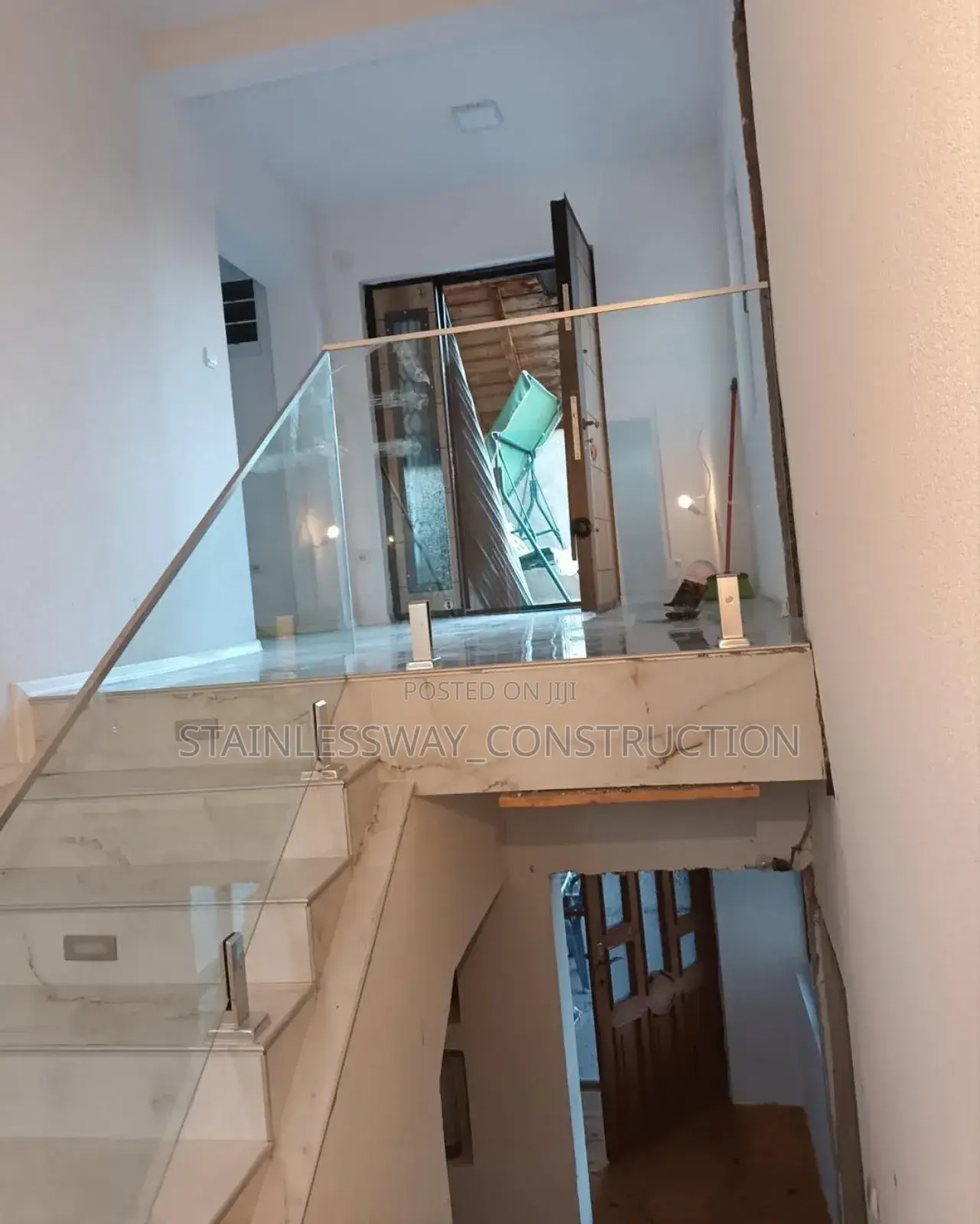 Frameless Pure Glass on Staircase
