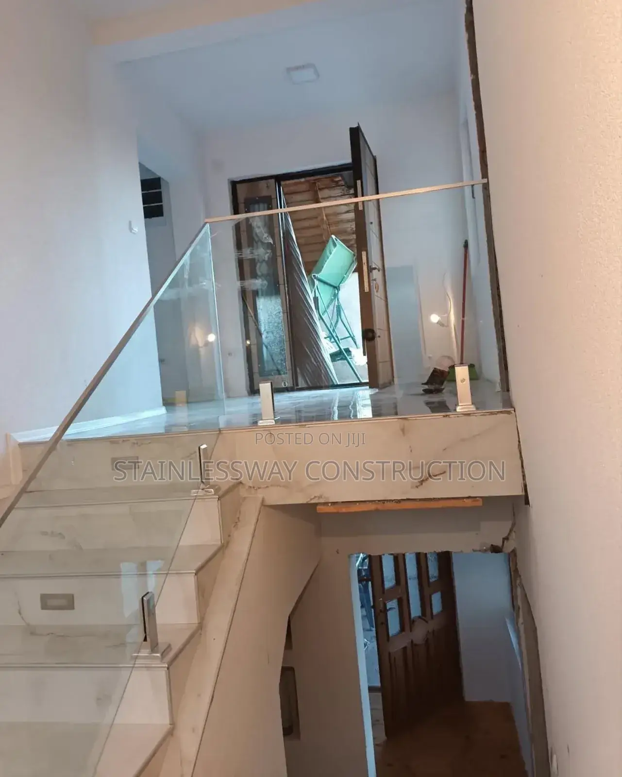 Frameless Pure Glass on Staircase