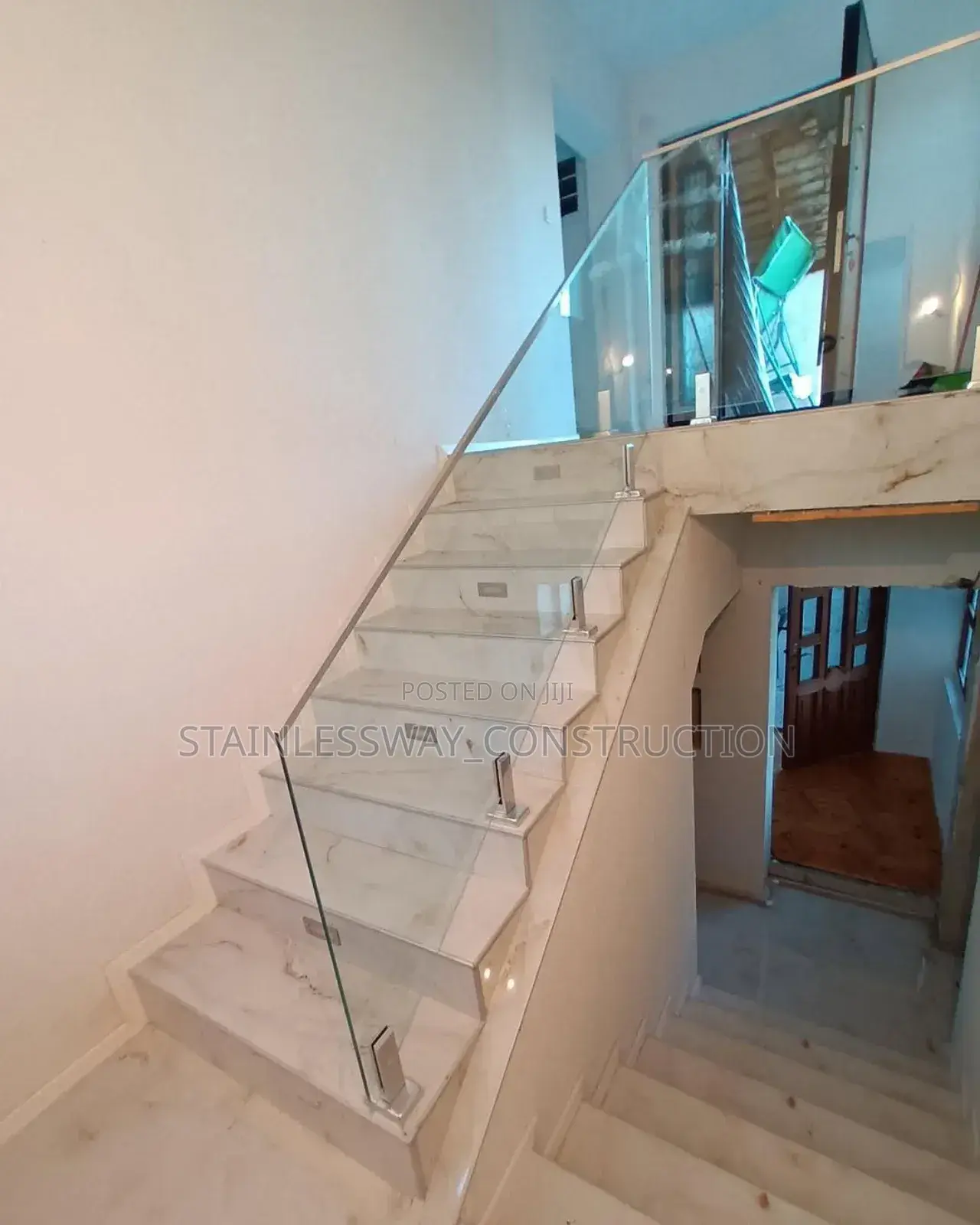 Frameless Pure Glass on Staircase