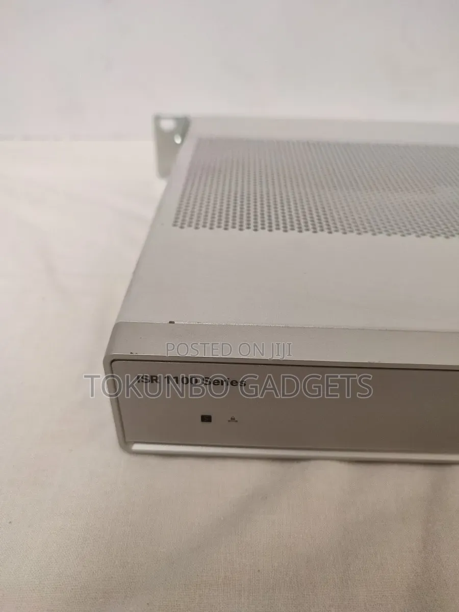 Cisco C1111-8p Router Isr 1100 + Psu Included