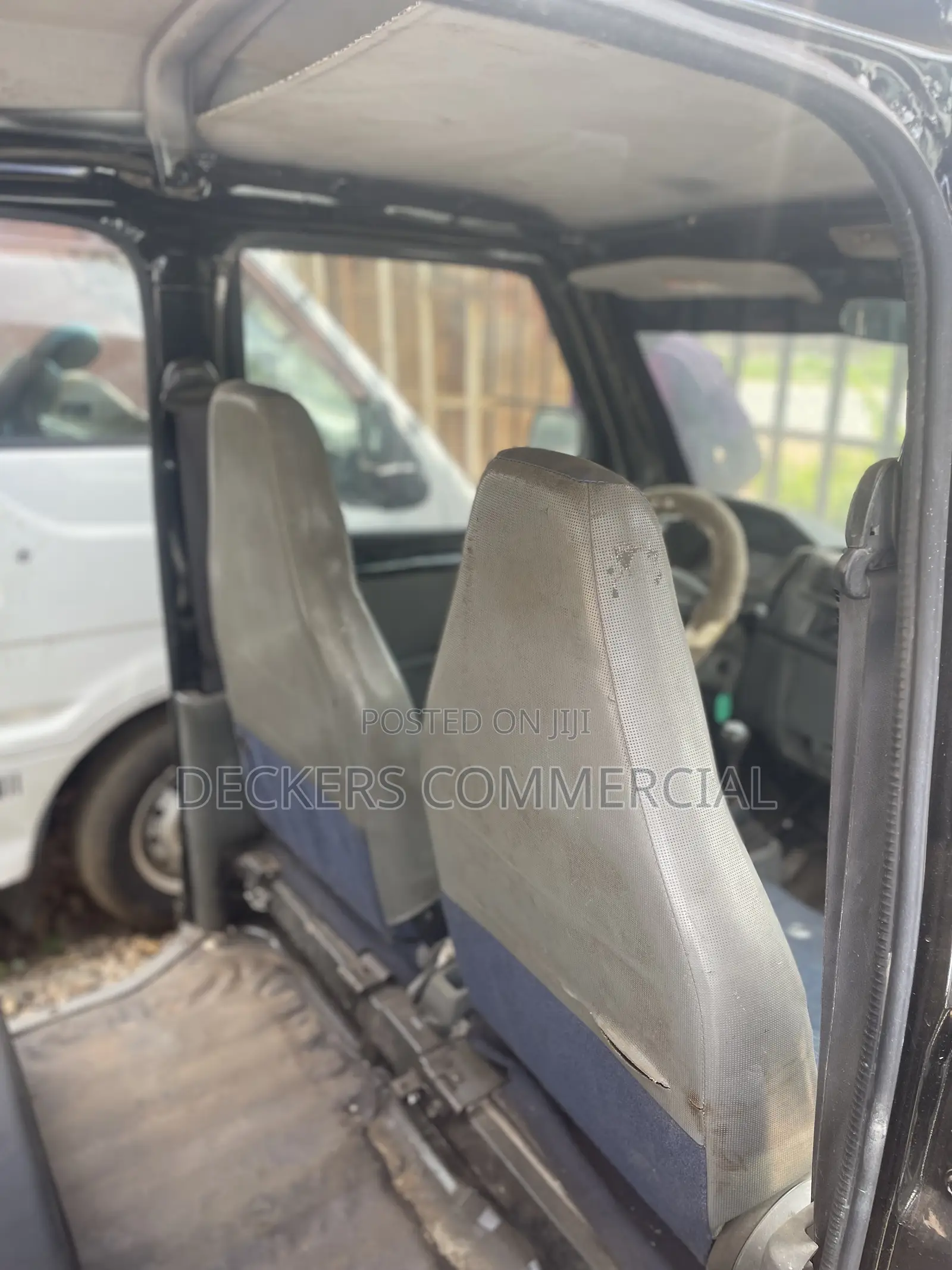 Bus 2002 Black