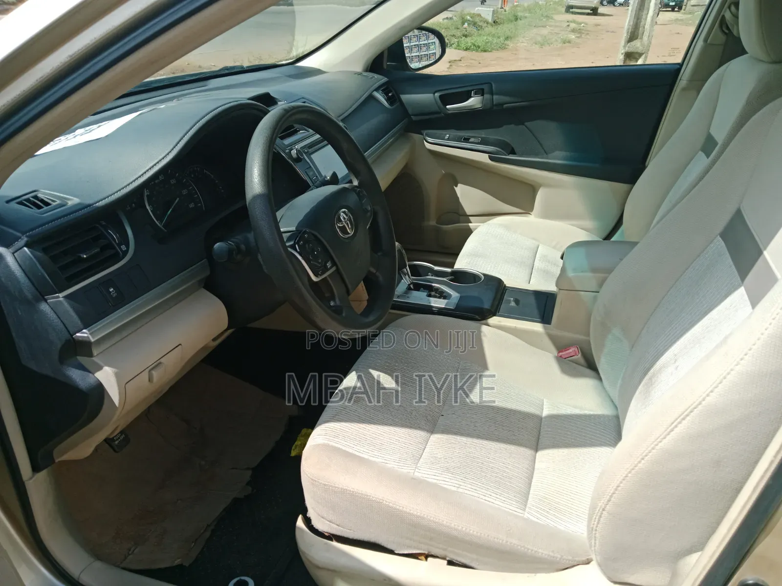Toyota Camry LE 4dr Sedan (2.5L 4cyl 6A) 2012 Gold