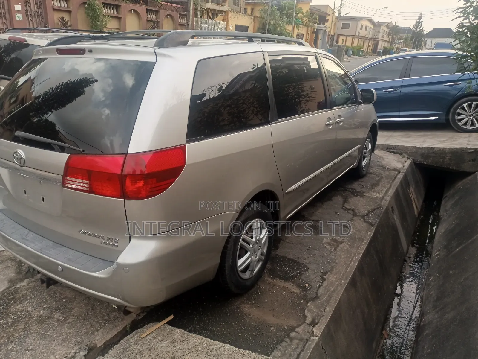 Toyota Sienna 2004 Silver
