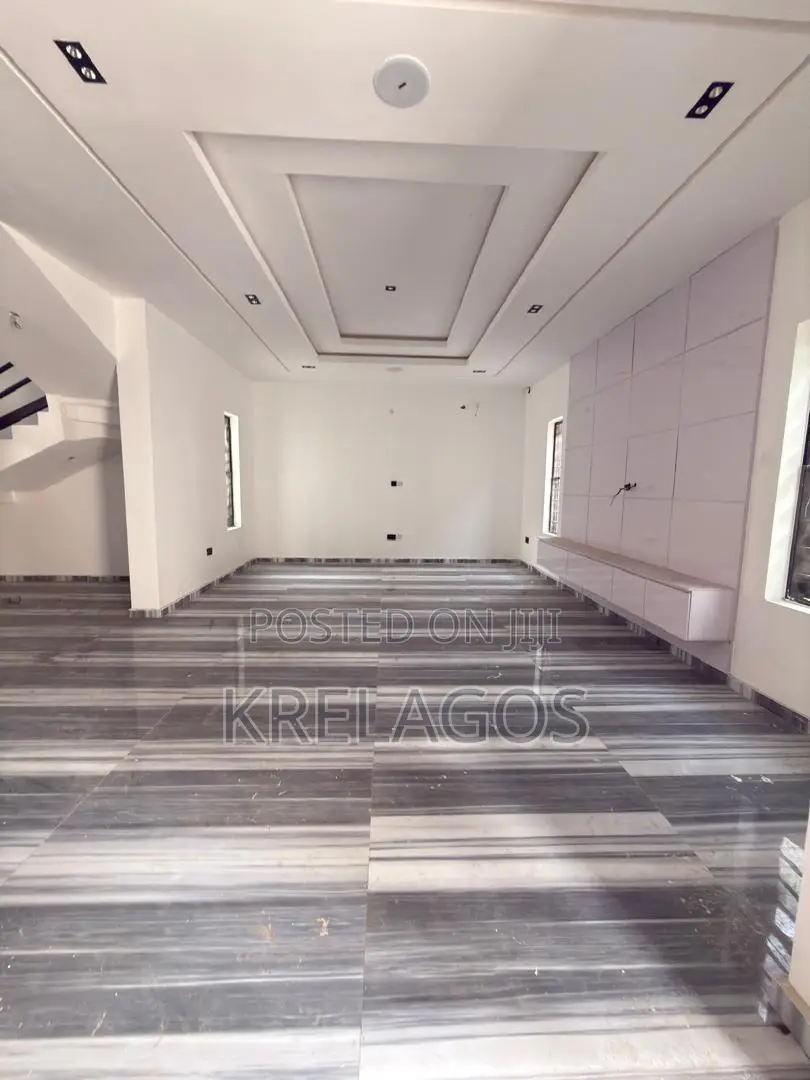 4bdrm Duplex in Igbo-efon for sale