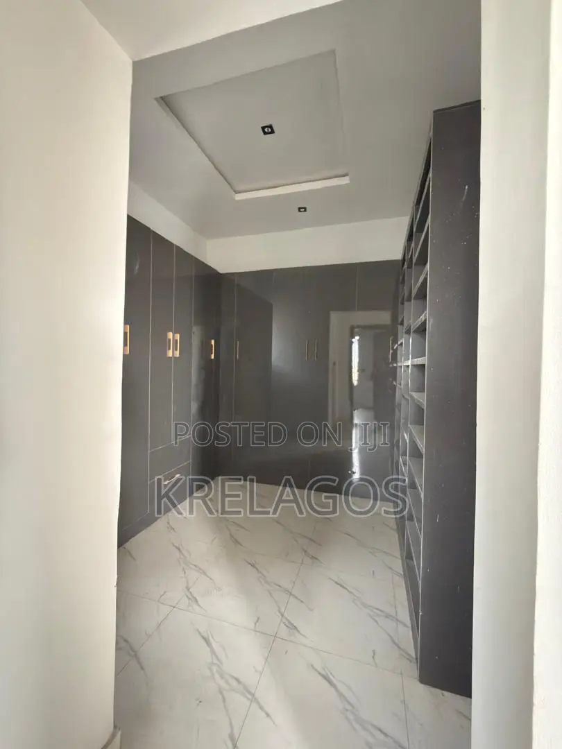4bdrm Duplex in Igbo-efon for sale