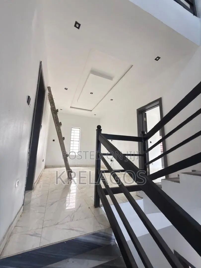 4bdrm Duplex in Igbo-efon for sale