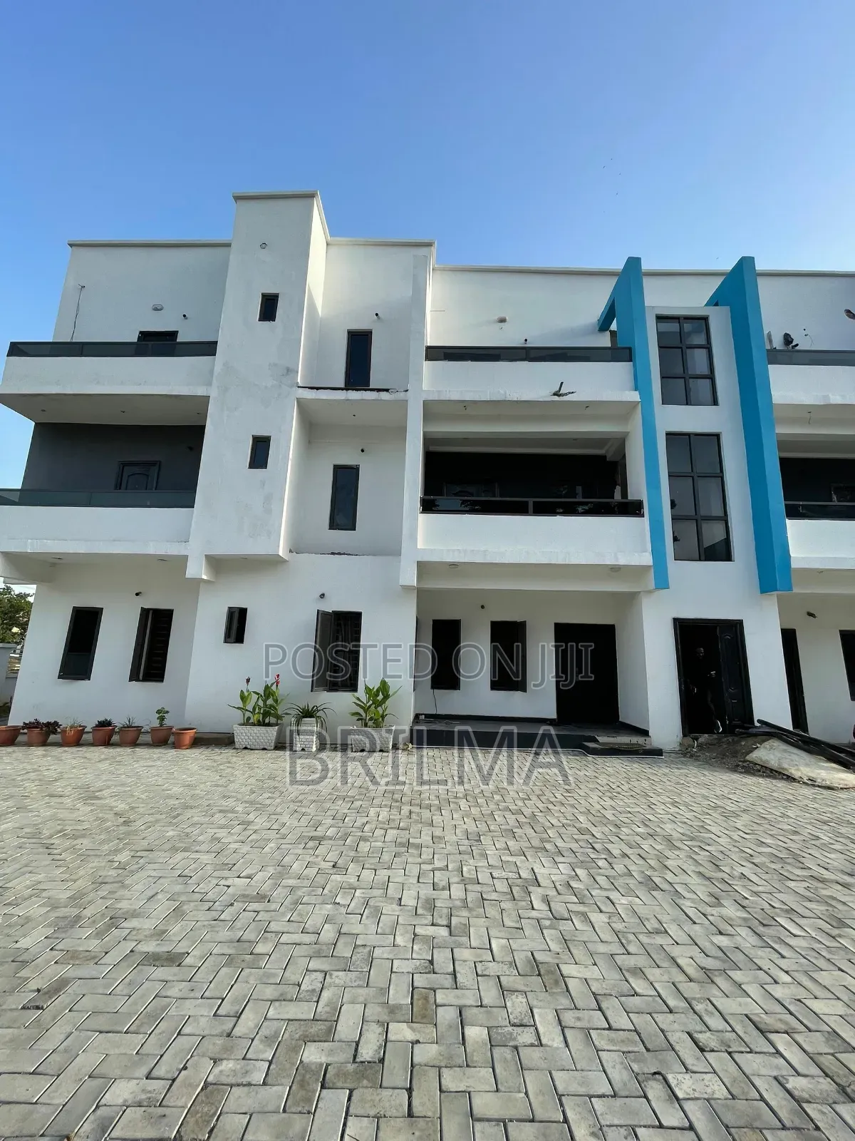 4bdrm Apartment in Life Camp for sale