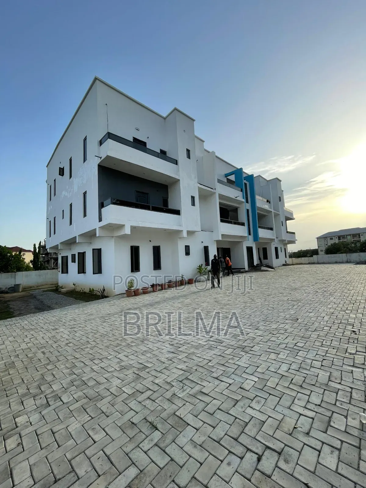 4bdrm Apartment in Life Camp for sale