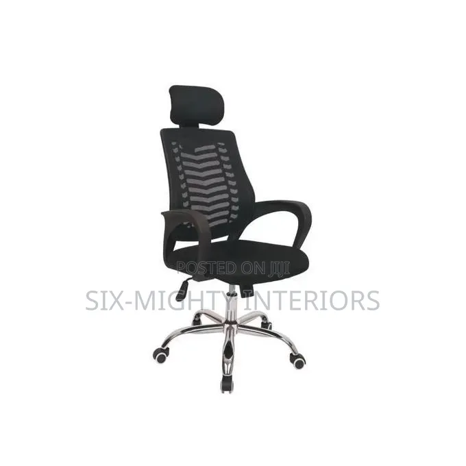 Victory Swivel Chair With Headrest