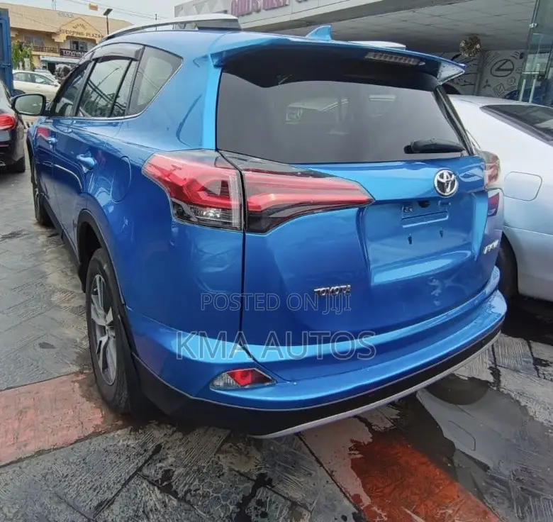 Toyota RAV4 Limited FWD (2.5L 4cyl 6A) 2016 Blue