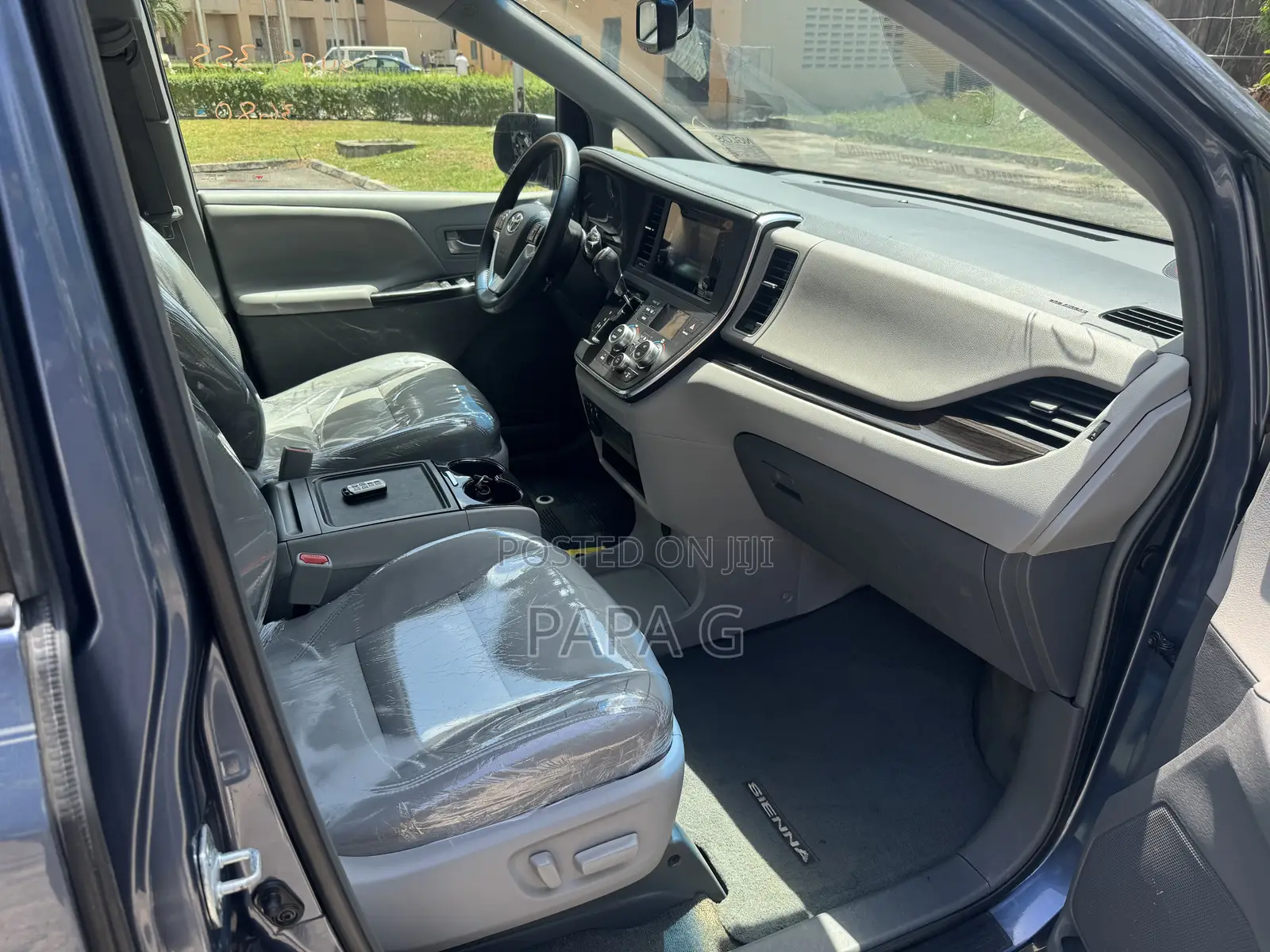 Toyota Sienna XLE Premium 8-Passenger 4dr Minivan (3.5L 6cyl 6A) 2015