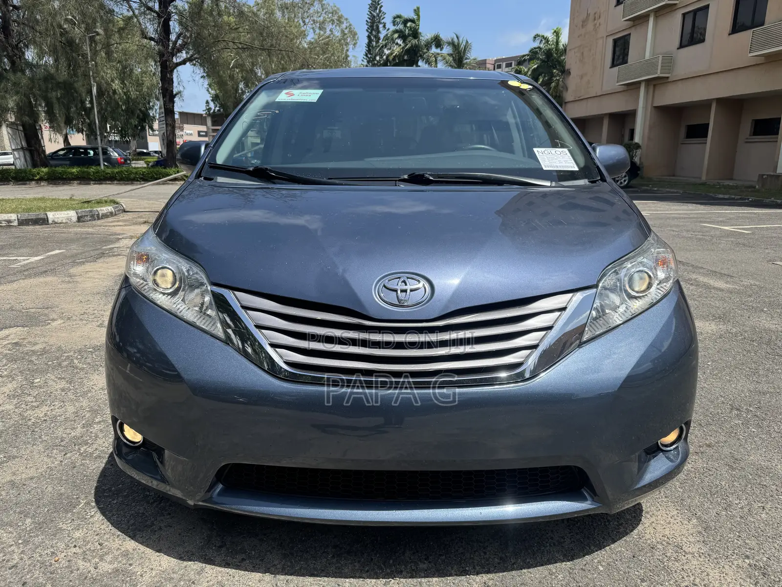 Toyota Sienna XLE Premium 8-Passenger 4dr Minivan (3.5L 6cyl 6A) 2015