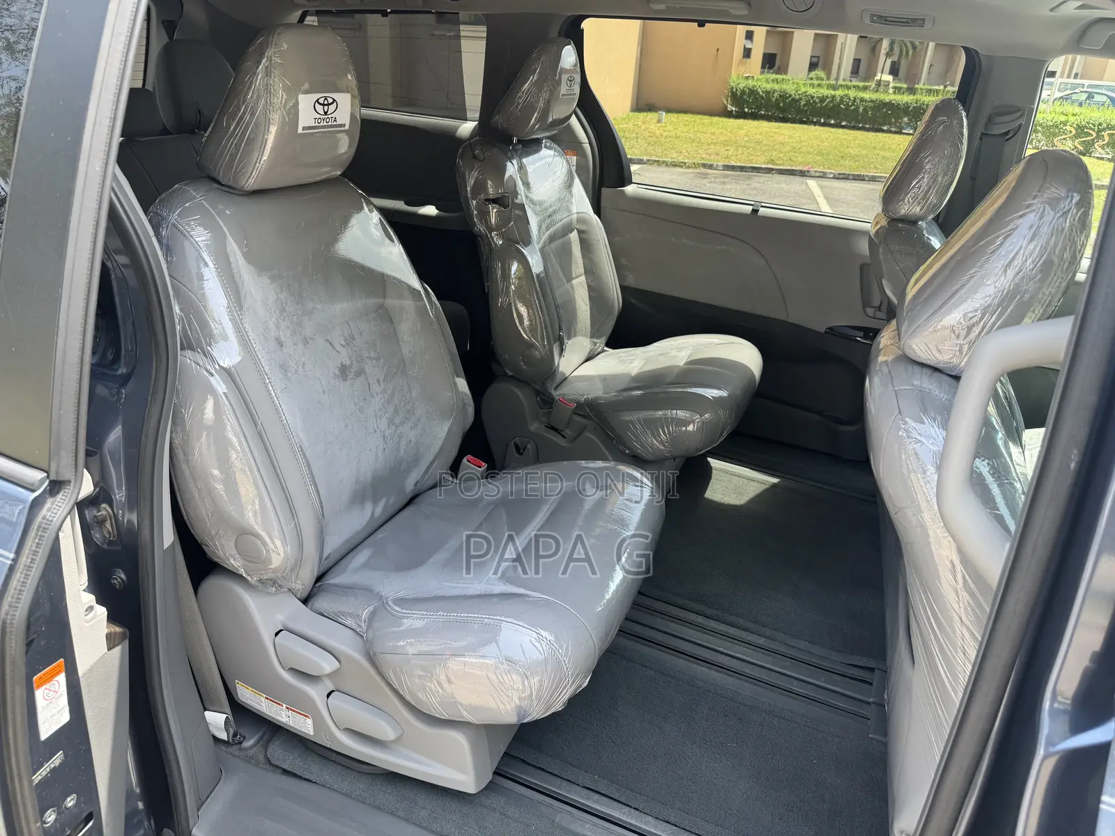 Toyota Sienna XLE Premium 8-Passenger 4dr Minivan (3.5L 6cyl 6A) 2015