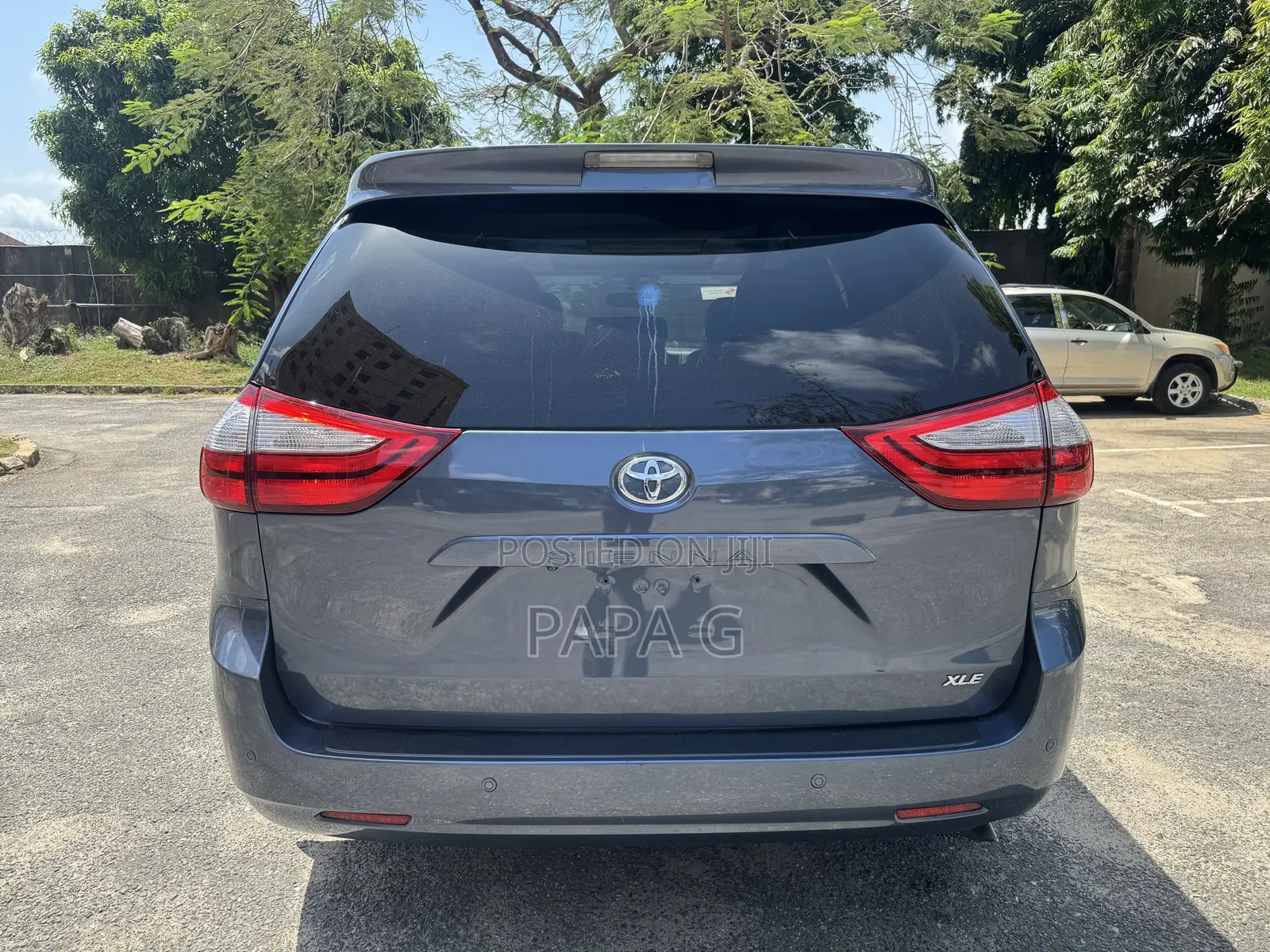Toyota Sienna XLE Premium 8-Passenger 4dr Minivan (3.5L 6cyl 6A) 2015