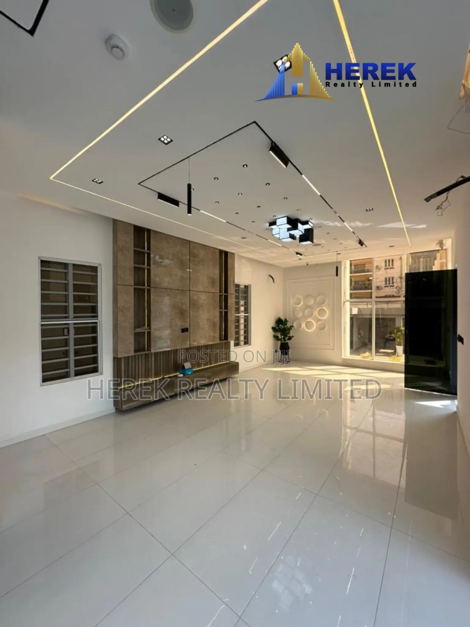 5bdrm Duplex in Crown Estate, Lekki Phase 1 for sale