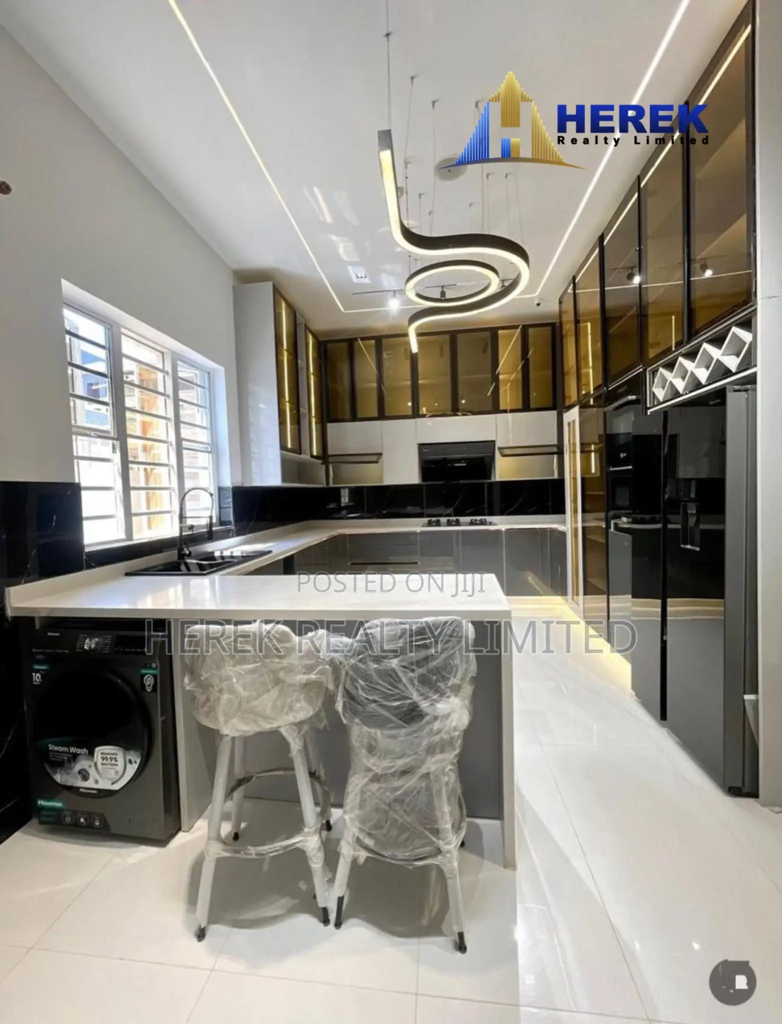 5bdrm Duplex in Crown Estate, Lekki Phase 1 for sale