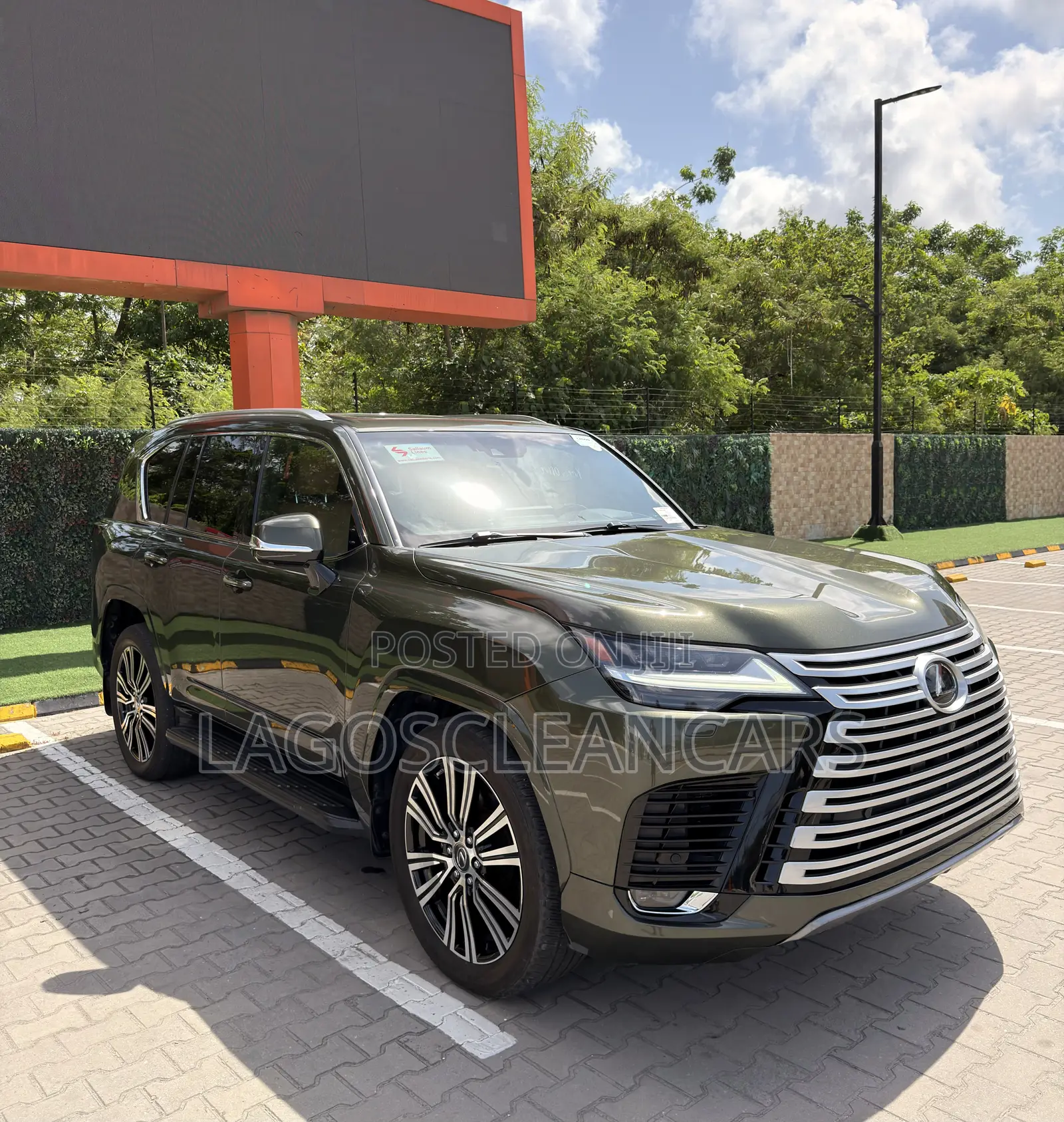 Lexus LX 600 2022 Green