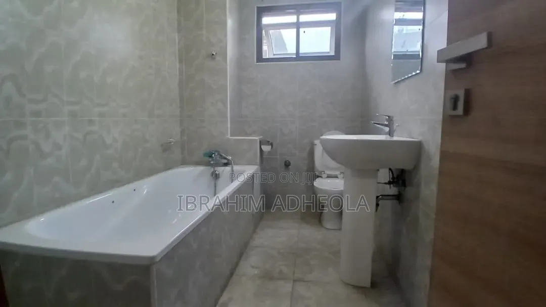 3bdrm Apartment in Adeyinka Oyekan, Ikoyi S.W for sale