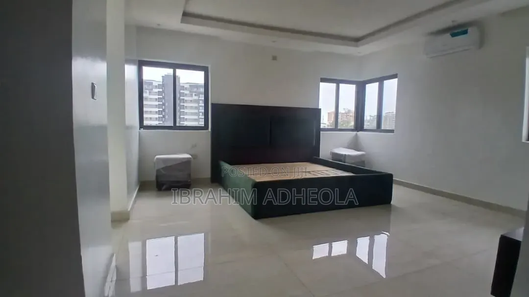 3bdrm Apartment in Adeyinka Oyekan, Ikoyi S.W for sale