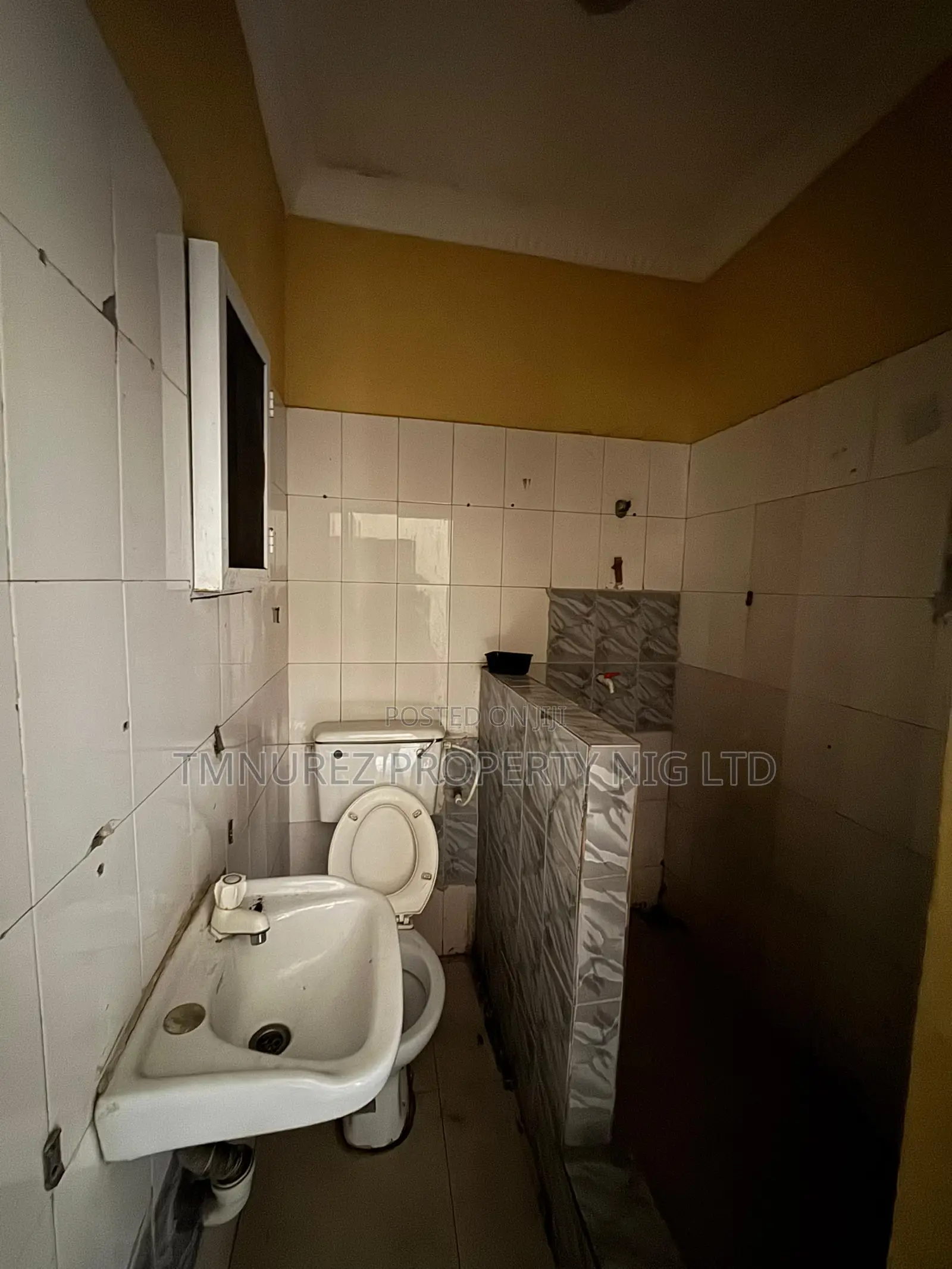 2 Beds Commercial Propt to Let at Ikota