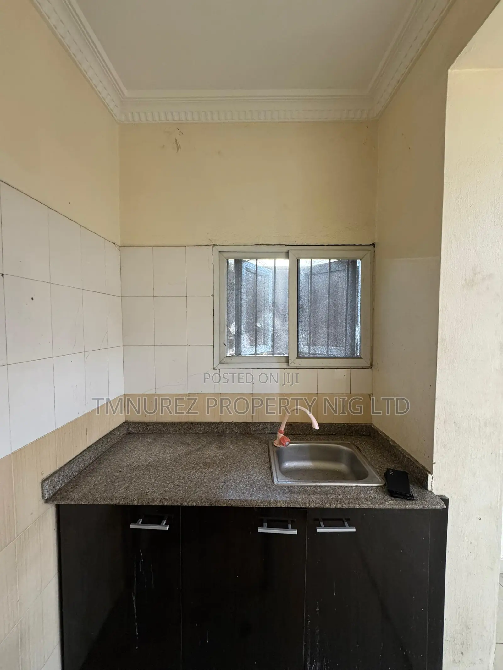 2 Beds Commercial Propt to Let at Ikota