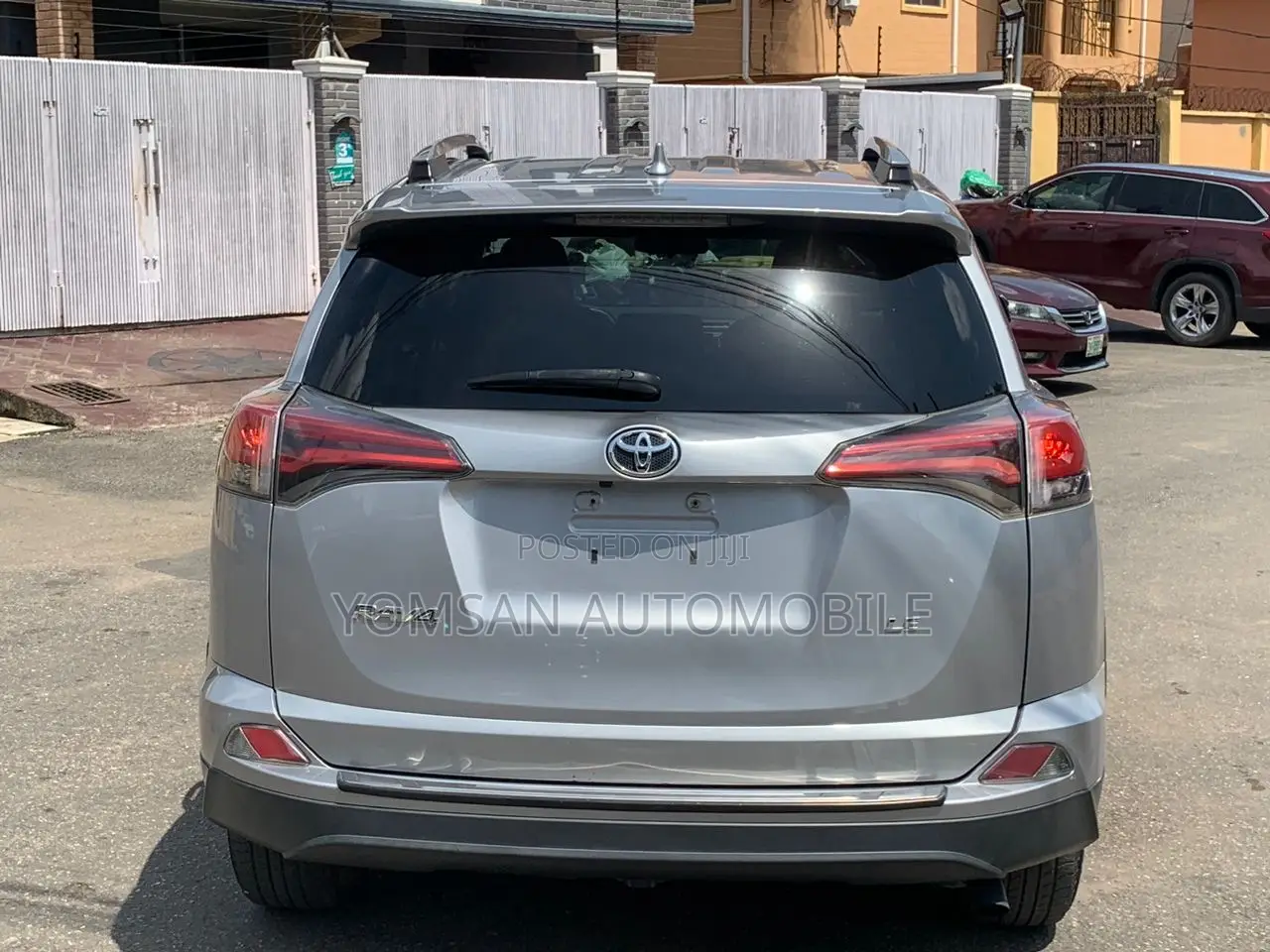 Toyota RAV4 LE FWD (2.5L 4cyl 6A) 2017 Silver