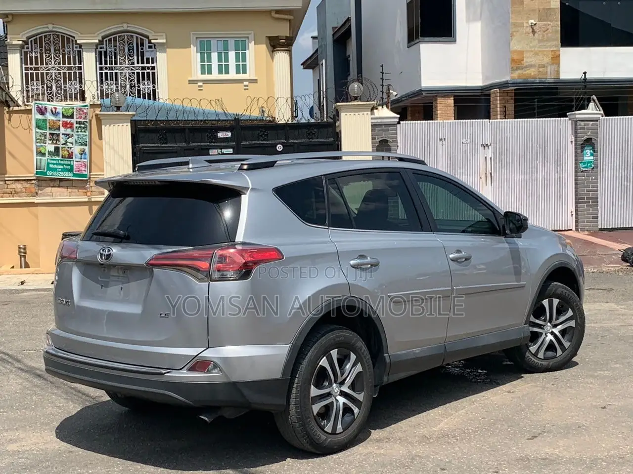 Toyota RAV4 LE FWD (2.5L 4cyl 6A) 2017 Silver