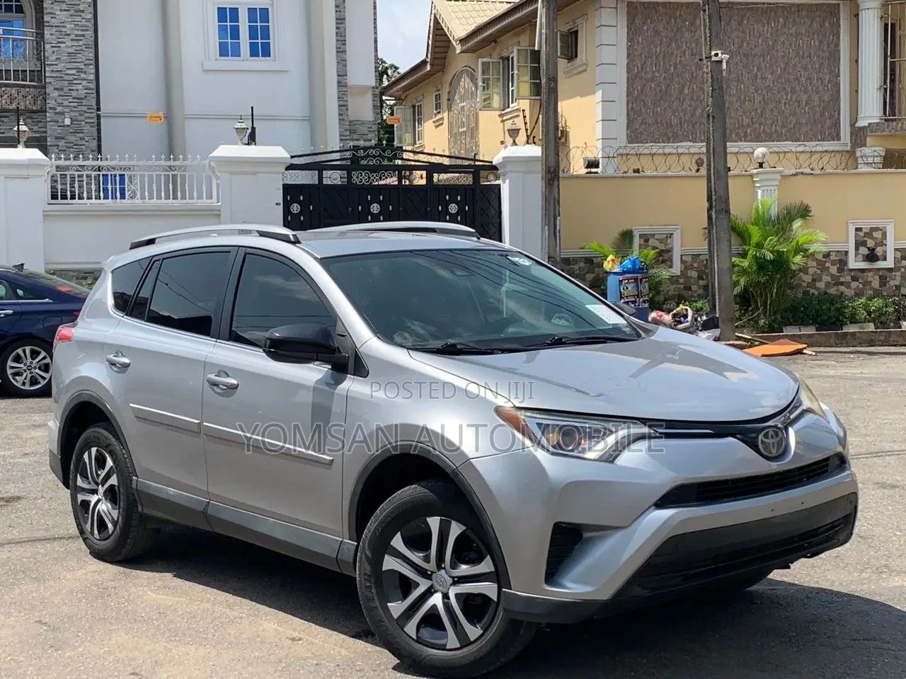 Toyota RAV4 LE FWD (2.5L 4cyl 6A) 2017 Silver