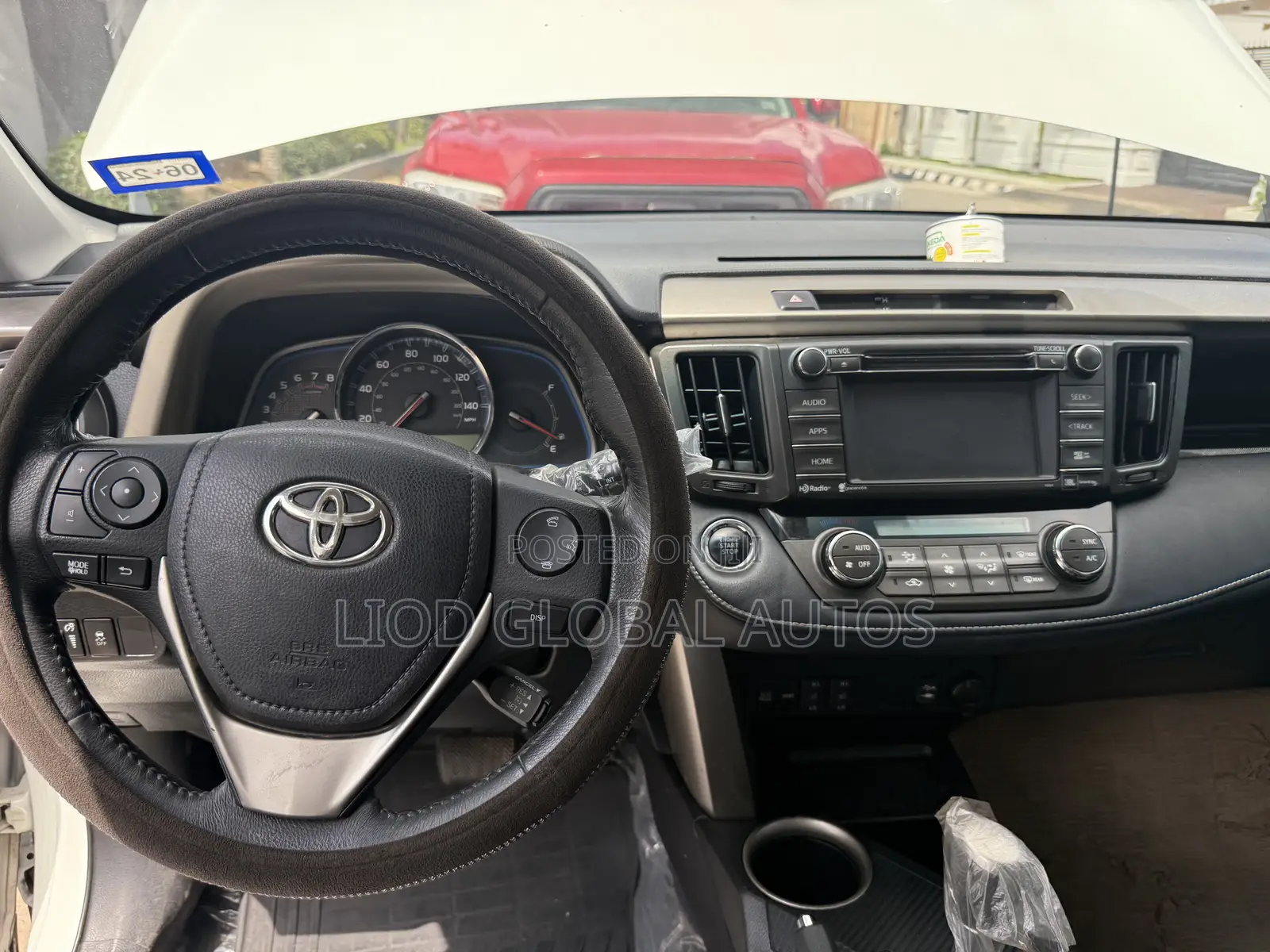 Toyota RAV4 XLE 4dr SUV AWD (2.5L 4cyl 6A) 2015 White