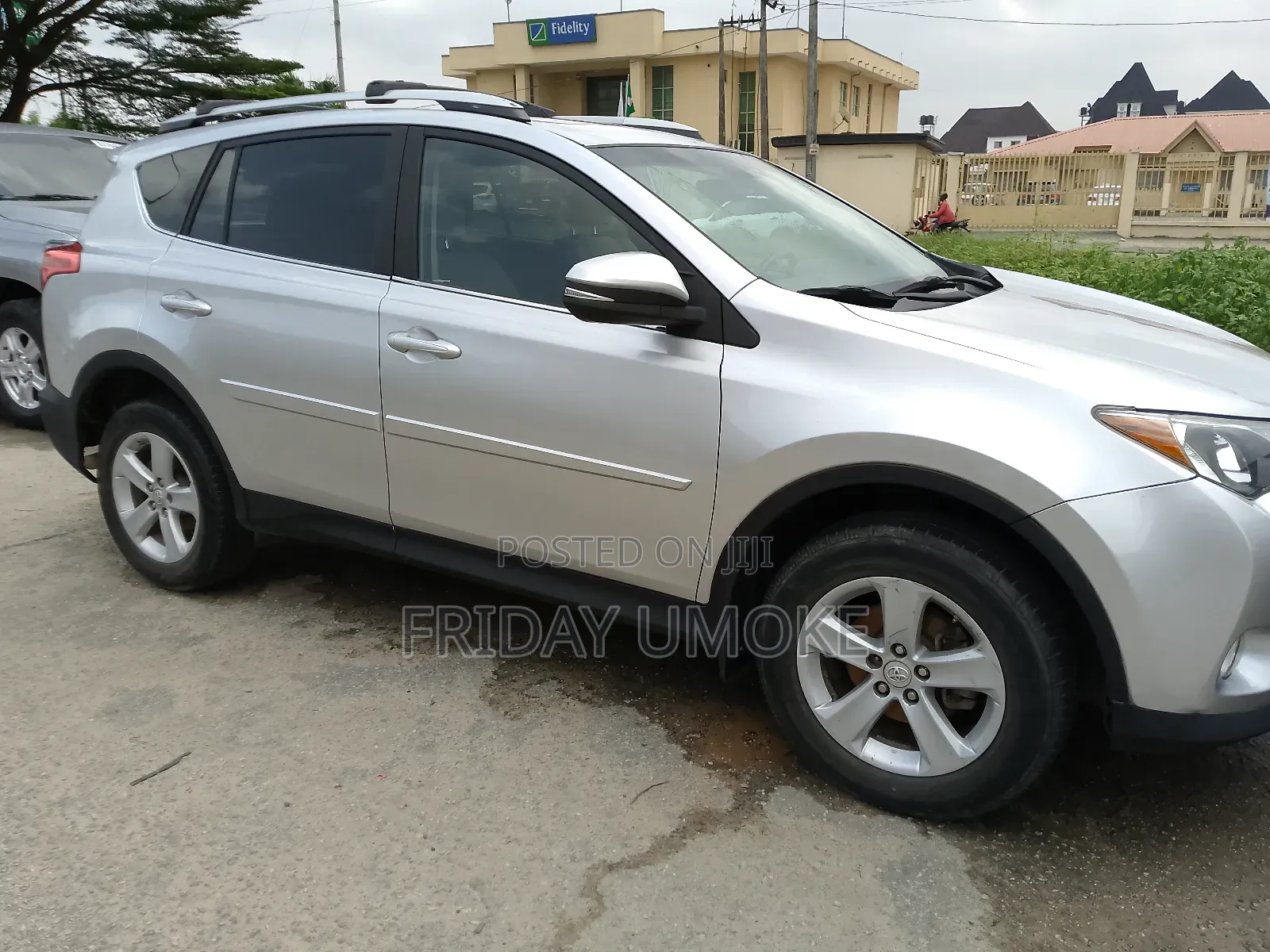 Toyota RAV4 XLE 4dr SUV AWD (2.5L 4cyl 6A) 2014 Silver