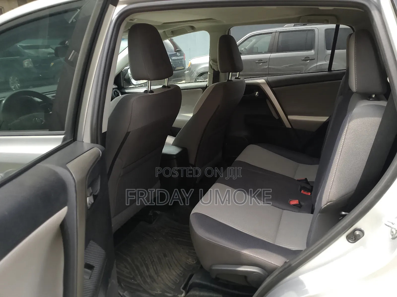 Toyota RAV4 XLE 4dr SUV AWD (2.5L 4cyl 6A) 2014 Silver